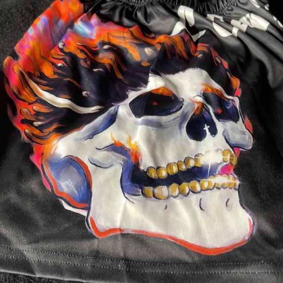 Black Skull Print Shorts Set - Picture 3 of 4